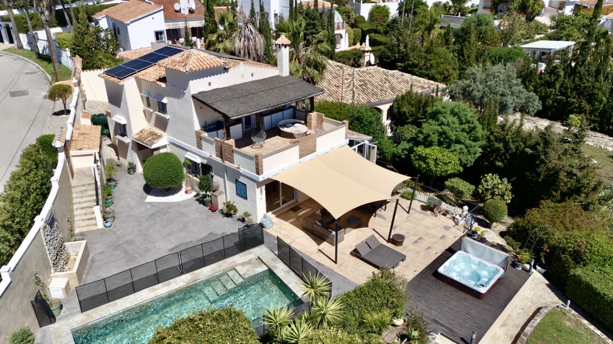 Detached Villa in Estepona — photo 2 of 10