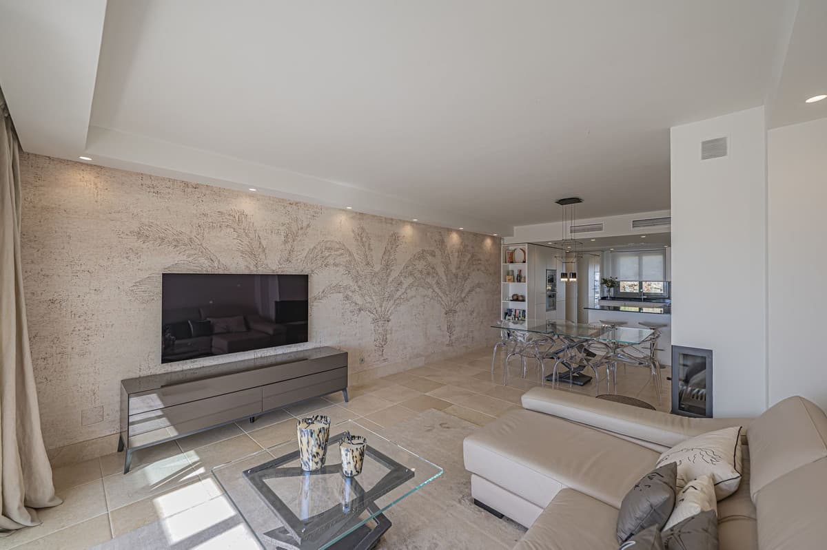 Middle Floor Apartment in Los Flamingos — photo 7 of 10