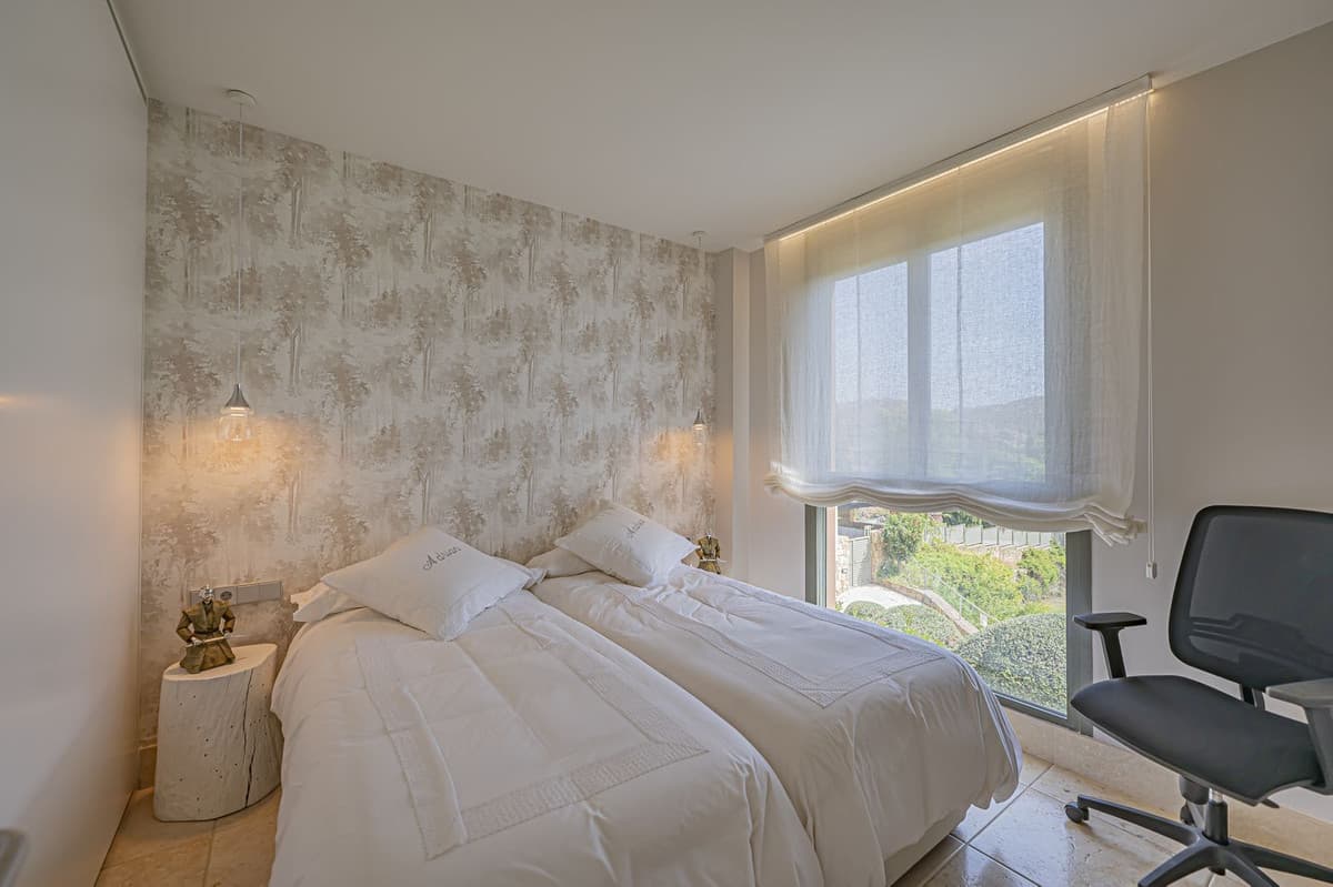 Middle Floor Apartment in Los Flamingos — photo 10 of 10