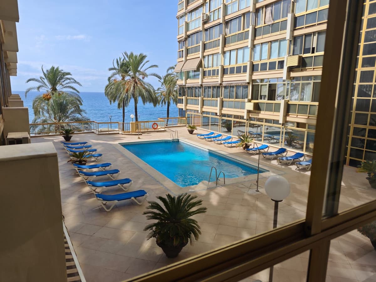 Middle Floor Apartment in Marbella — photo 1 of 10
