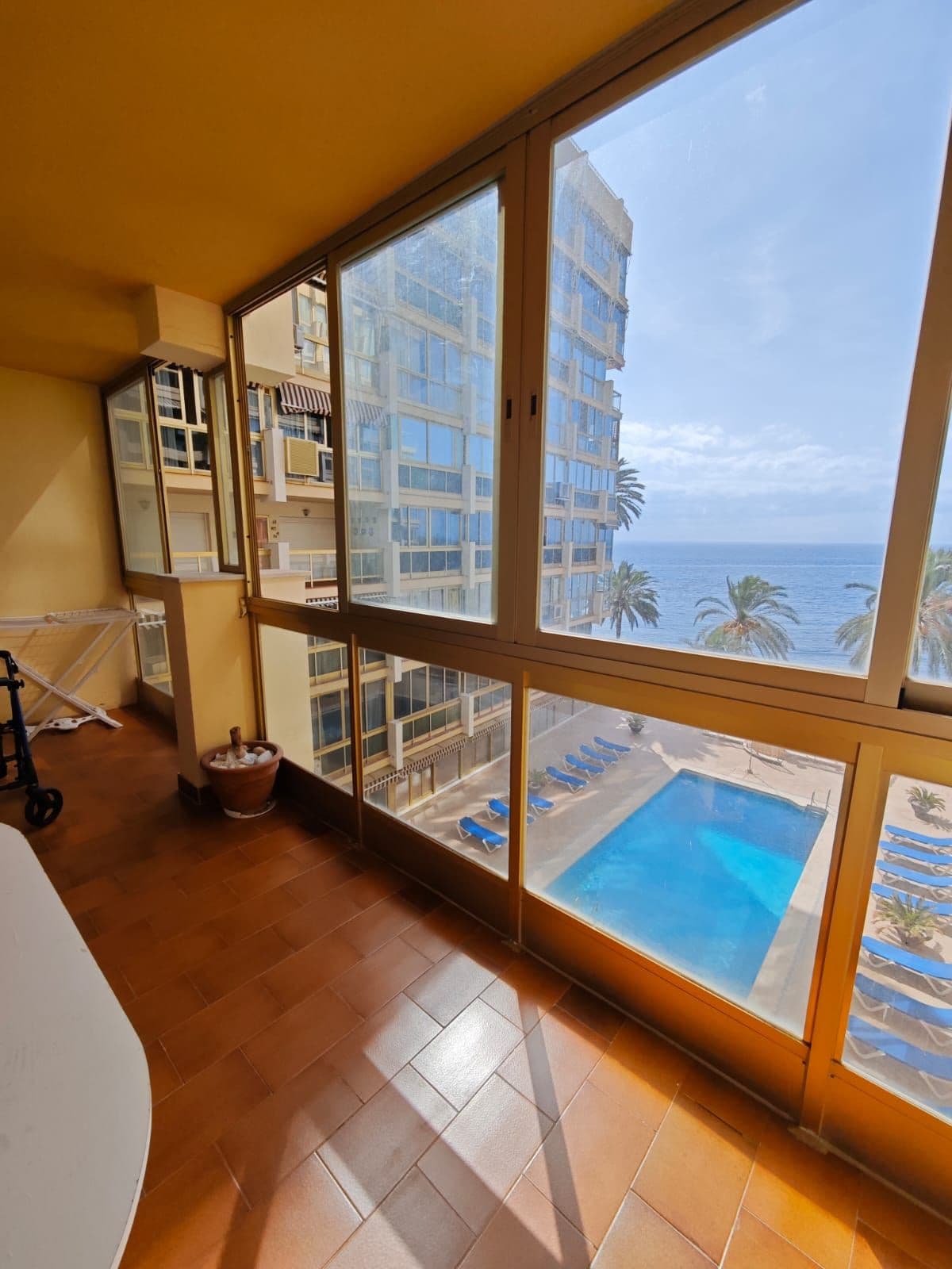 Middle Floor Apartment in Marbella — photo 3 of 10