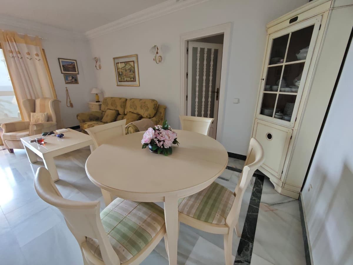 Middle Floor Apartment in Marbella — photo 4 of 10
