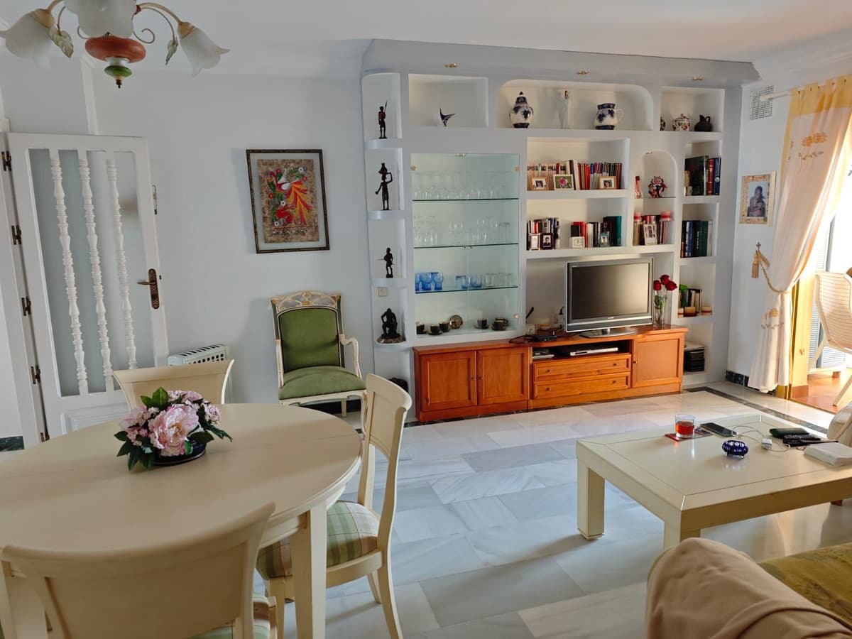 Middle Floor Apartment in Marbella — photo 7 of 10