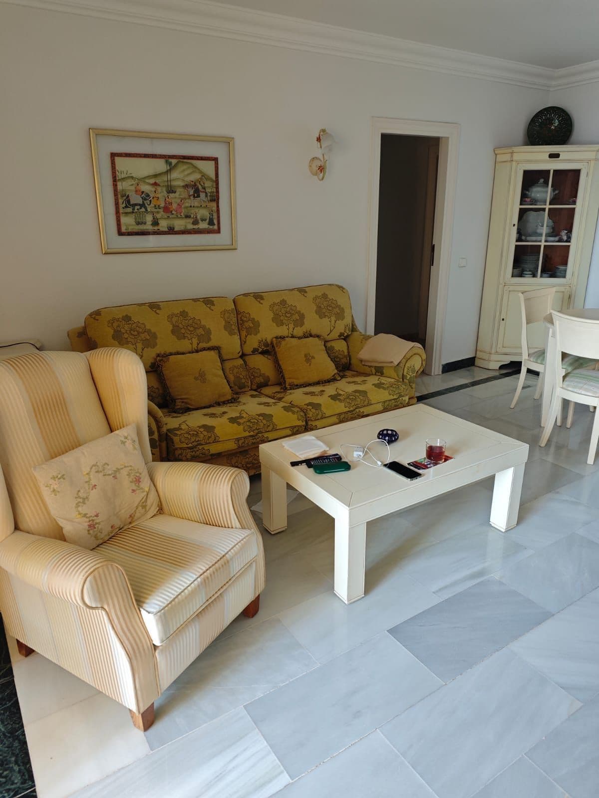 Middle Floor Apartment in Marbella — photo 9 of 10