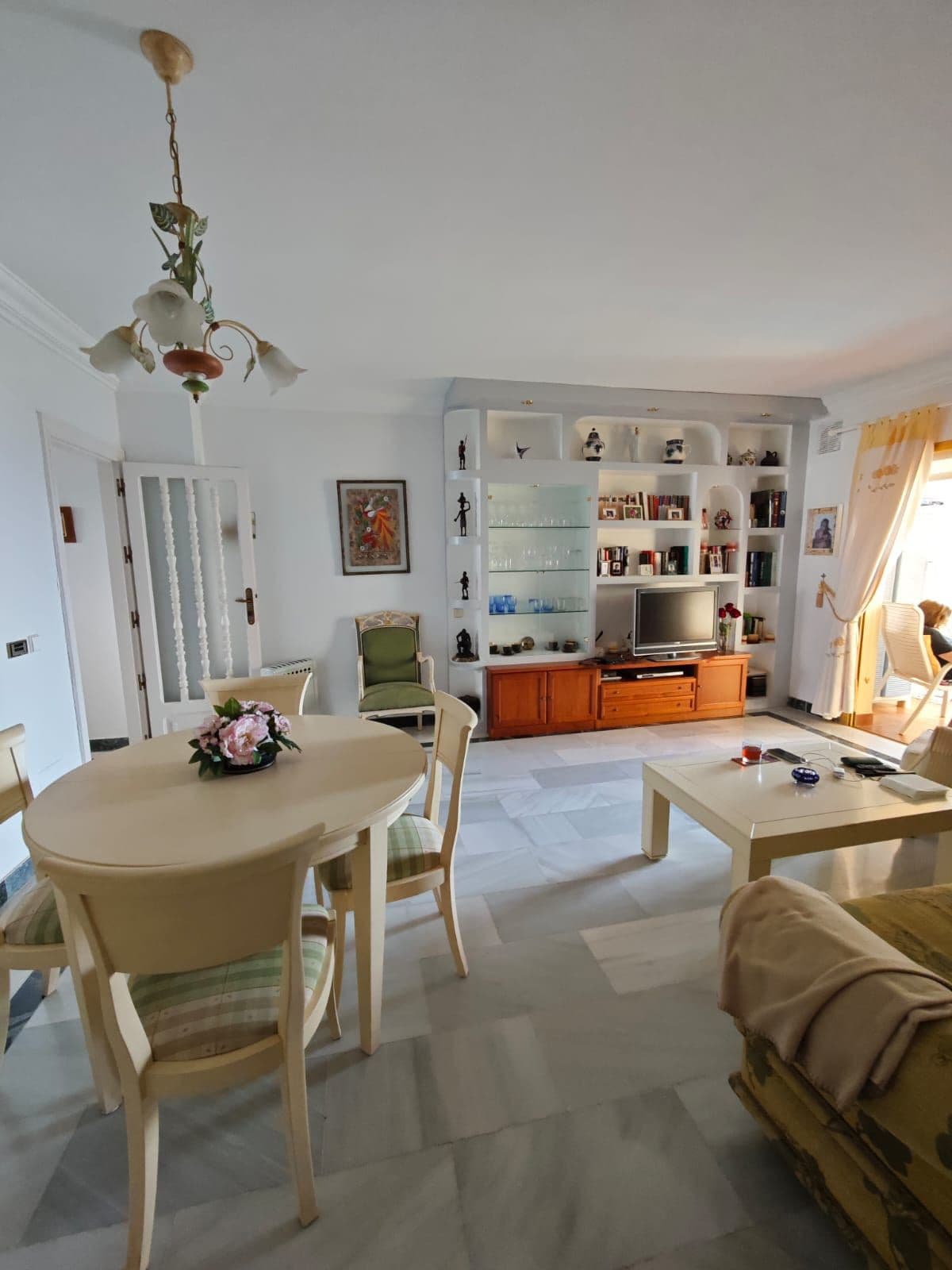 Middle Floor Apartment in Marbella — photo 10 of 10