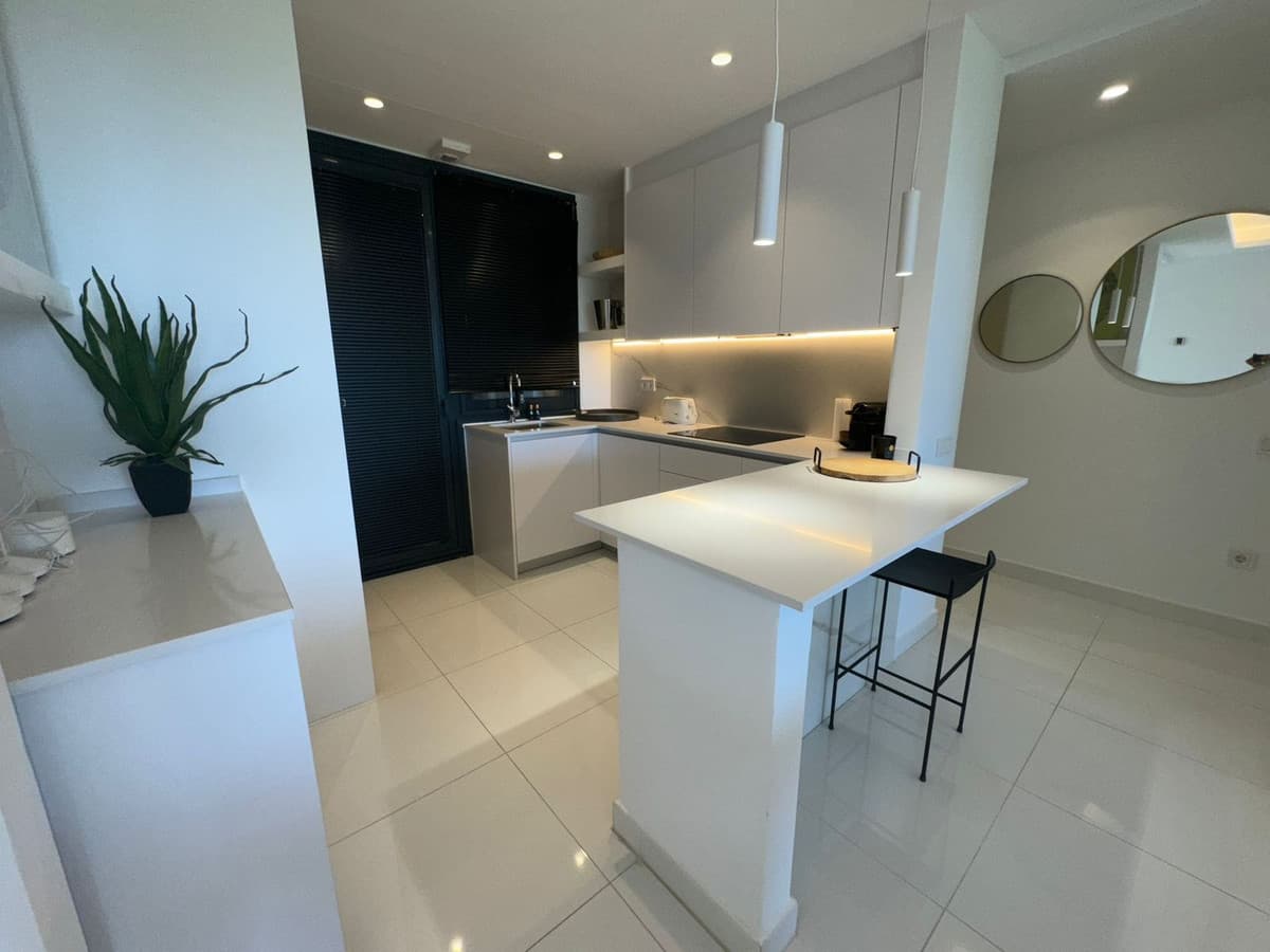 Middle Floor Apartment in Benahavís — photo 6 of 10