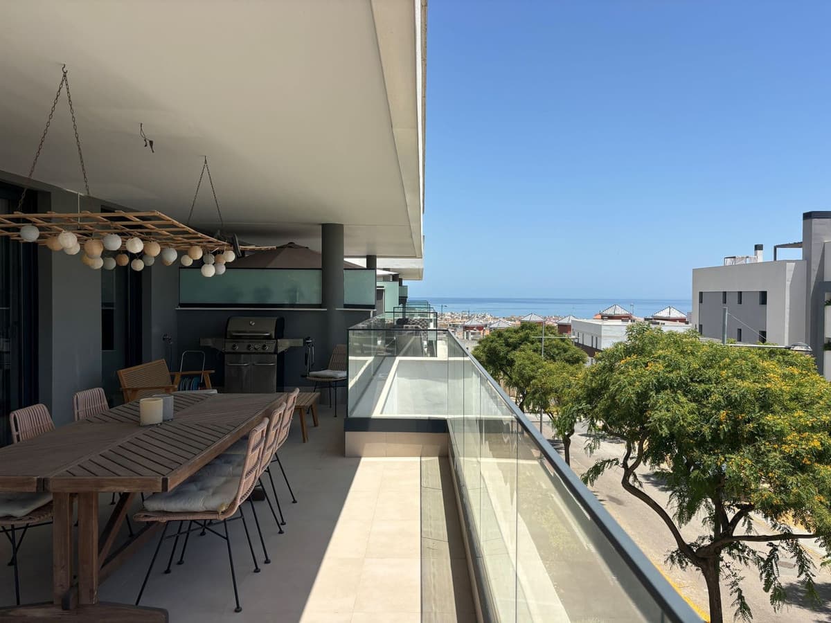 Middle Floor Apartment in Estepona — photo 2 of 10