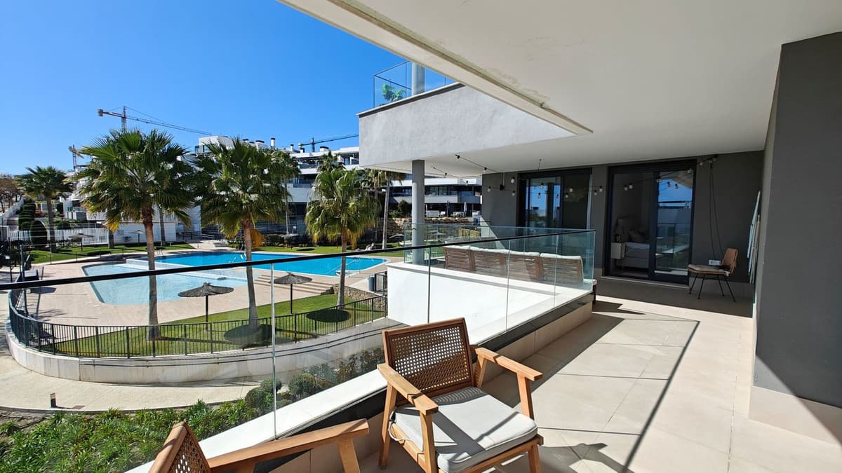 Middle Floor Apartment in Estepona — photo 3 of 10
