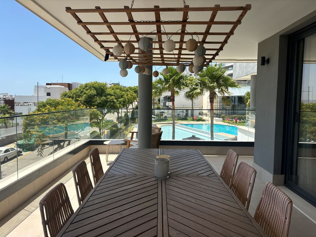 Middle Floor Apartment in Estepona — photo 7 of 10