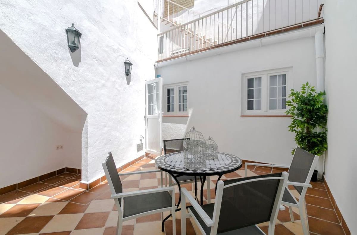 Townhouse in Málaga Centro — photo 1 of 10