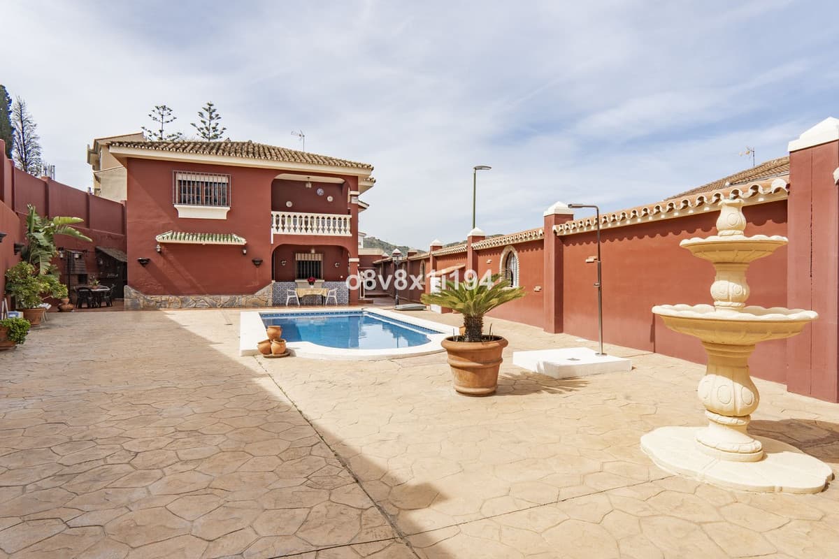 Detached Villa in Ciudad Jardín — photo 1 of 10