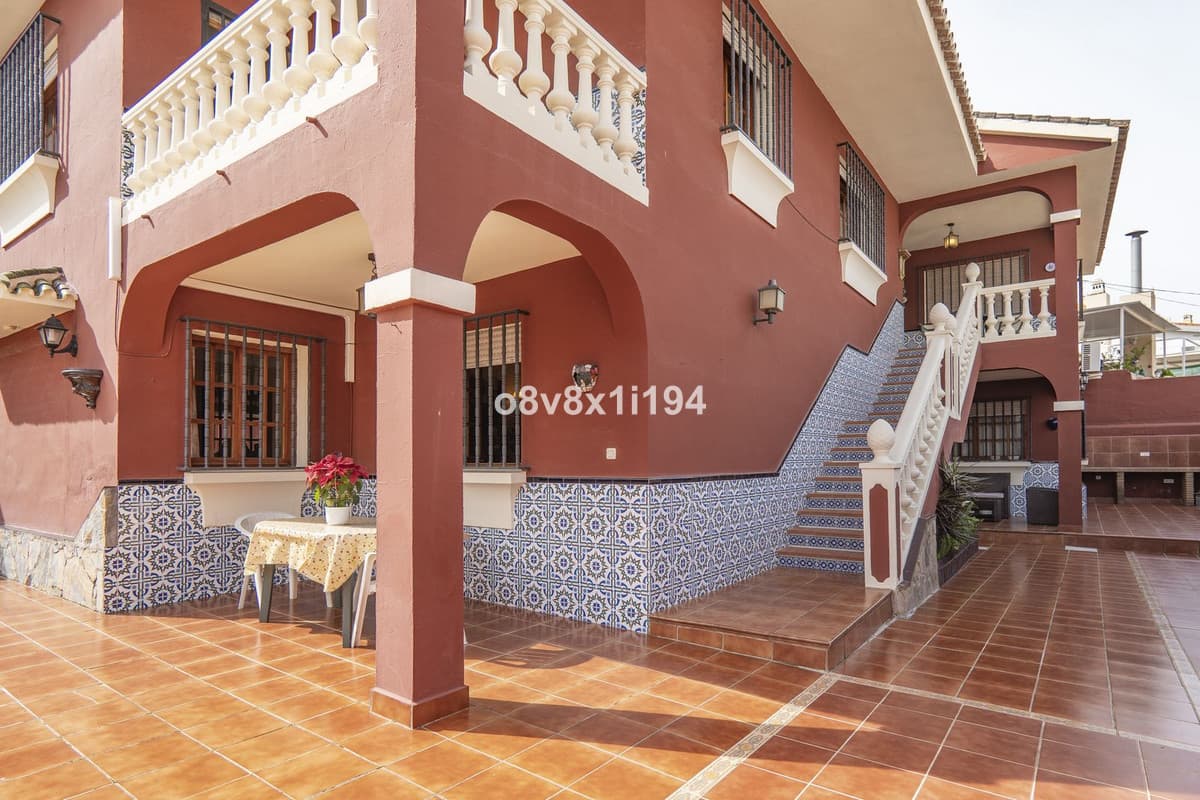 Detached Villa in Ciudad Jardín — photo 2 of 10