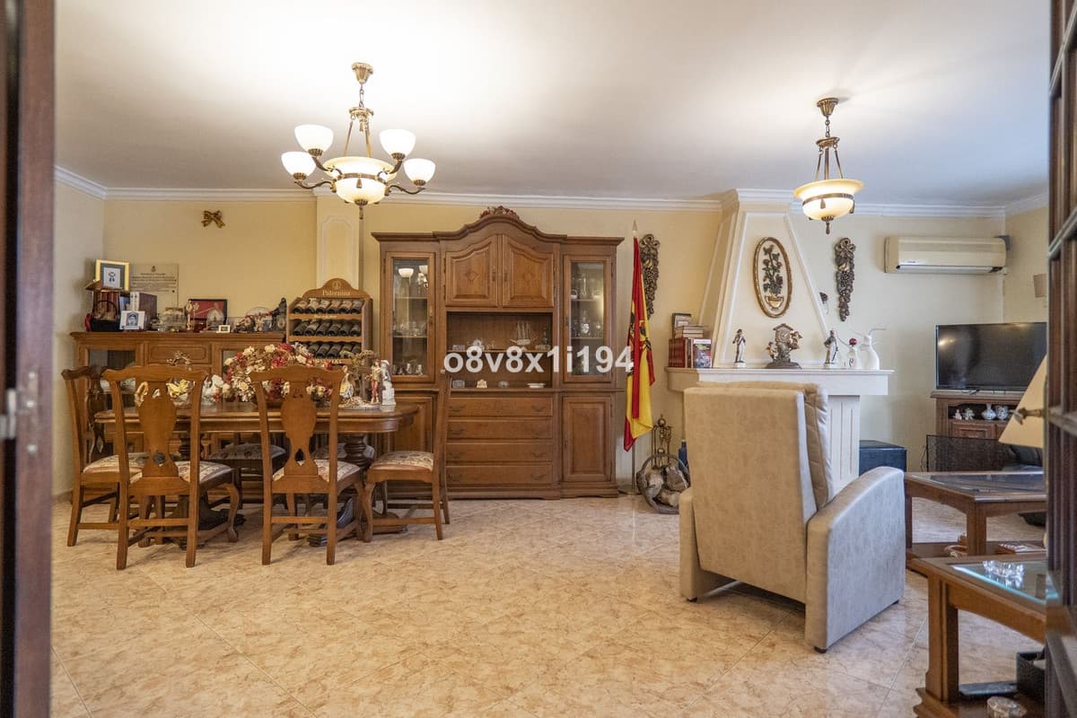 Detached Villa in Ciudad Jardín — photo 8 of 10