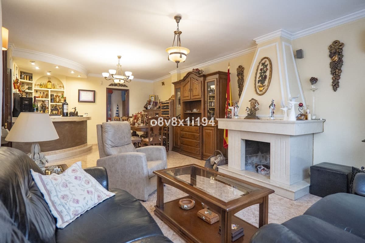 Detached Villa in Ciudad Jardín — photo 9 of 10