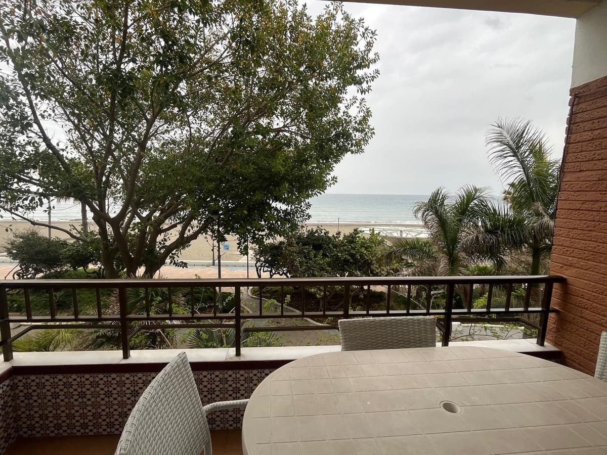 Middle Floor Apartment in Estepona — photo 1 of 10