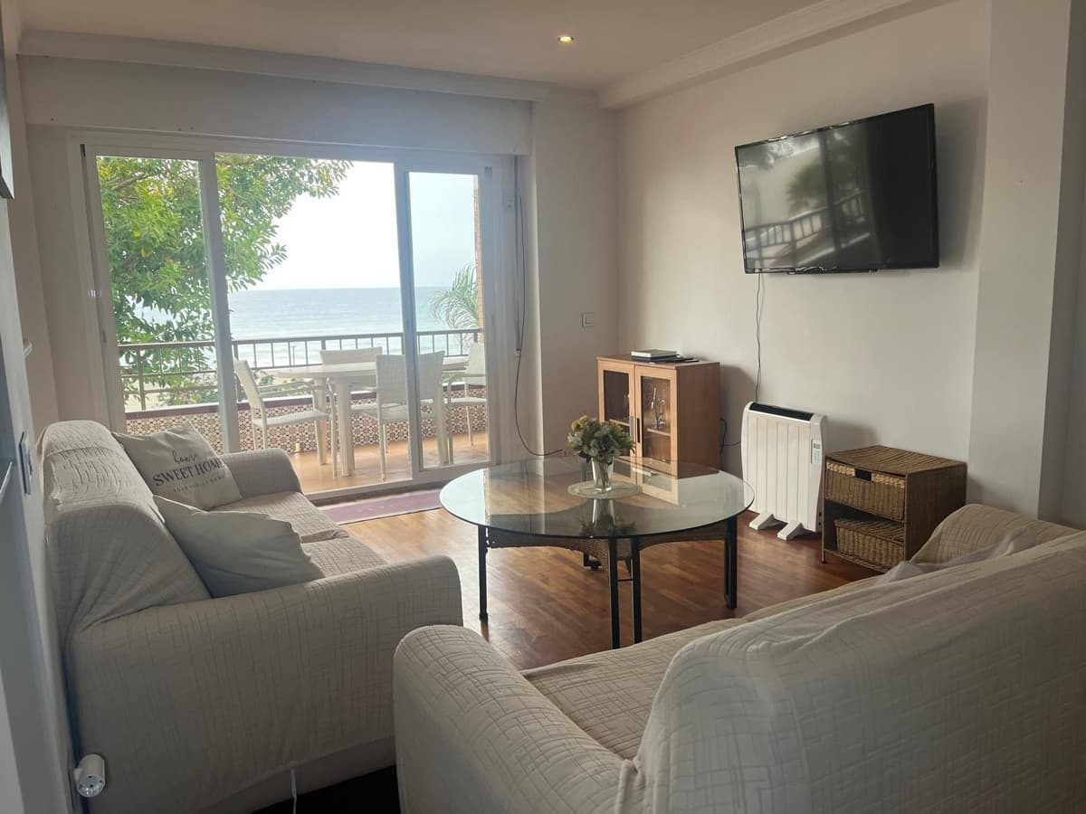 Middle Floor Apartment in Estepona — photo 3 of 10