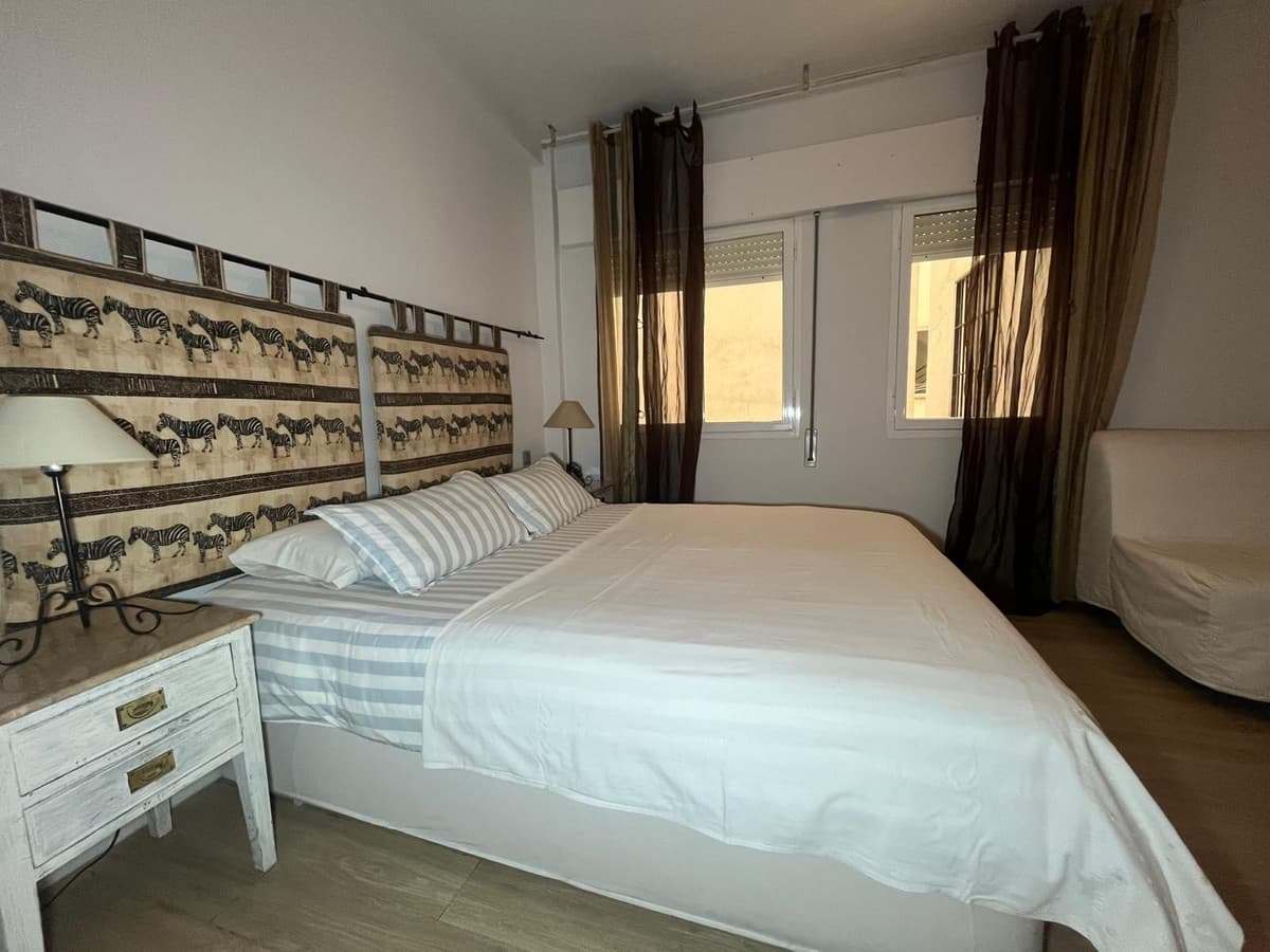 Middle Floor Apartment in Estepona — photo 5 of 10