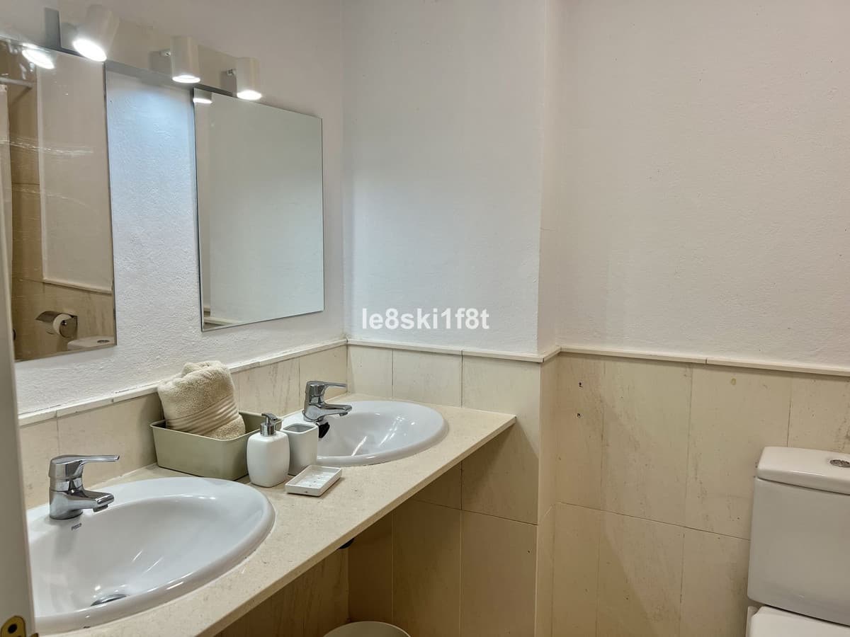 Middle Floor Apartment in Calahonda — photo 10 of 10