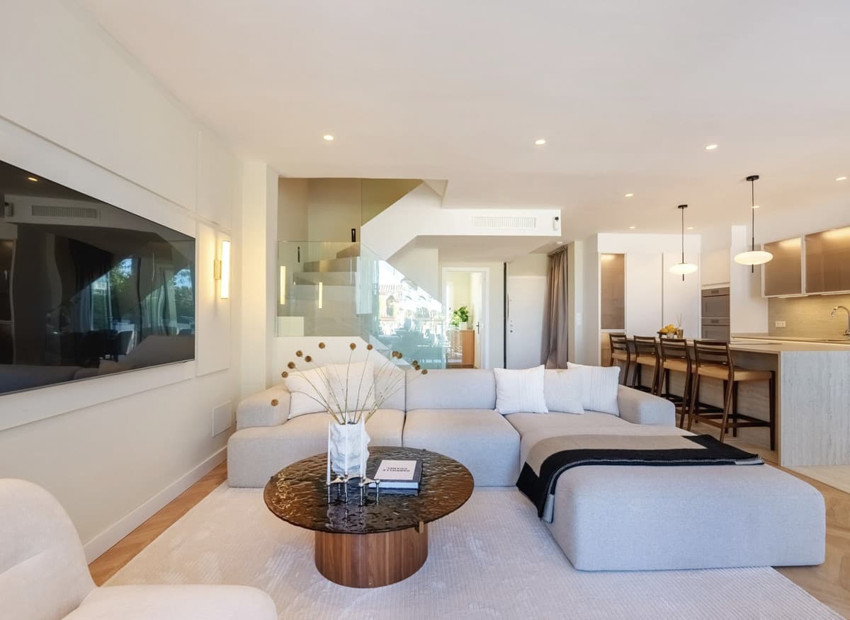 Townhouse in The Golden Mile — photo 2 of 10