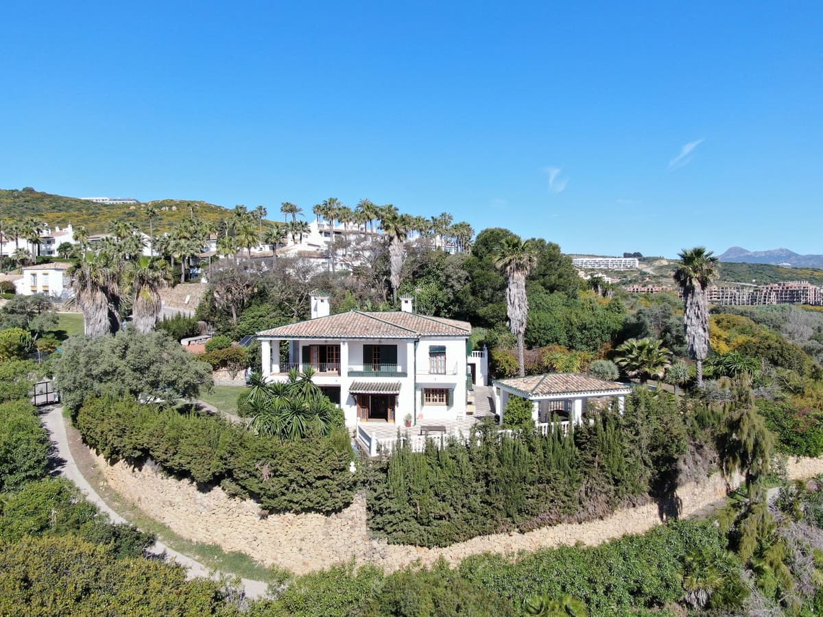 Detached Villa in San Luis de Sabinillas — photo 1 of 10