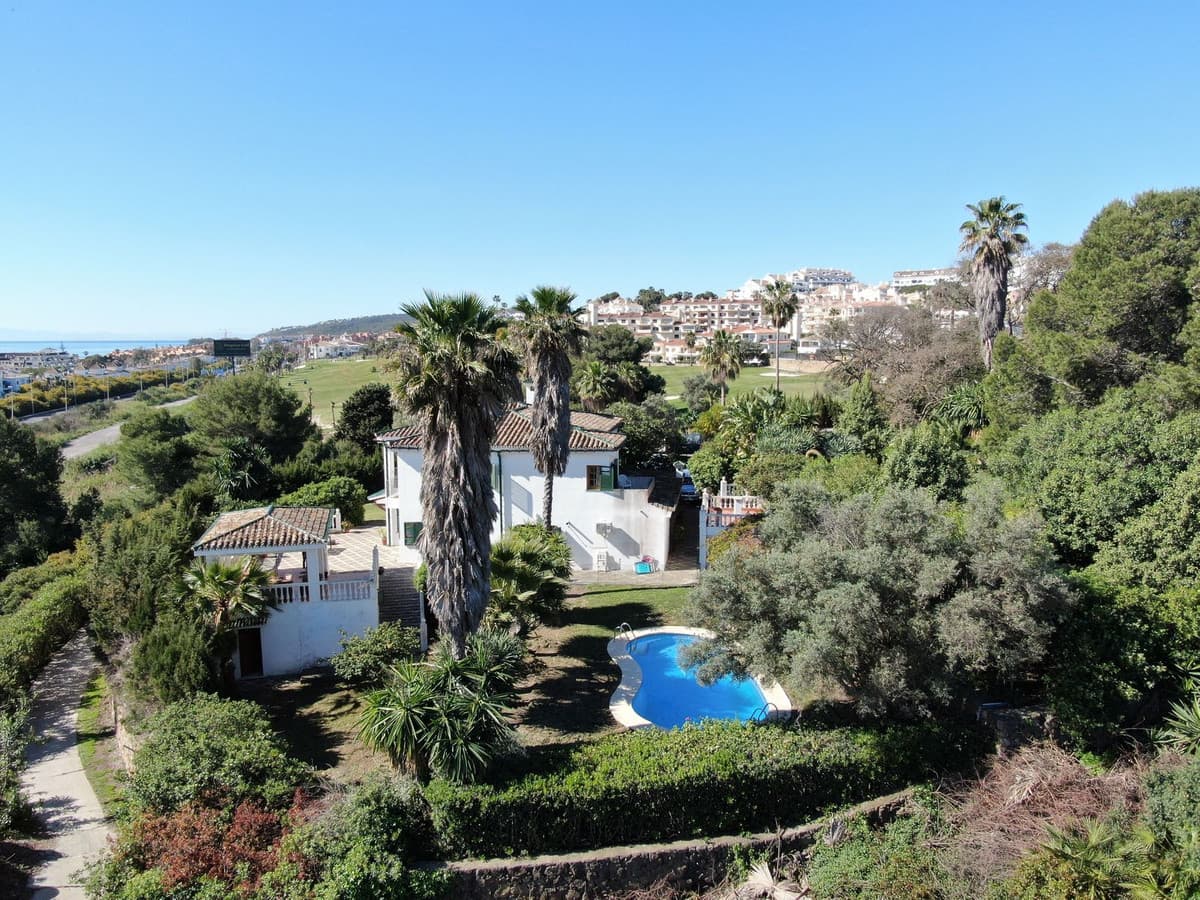 Detached Villa in San Luis de Sabinillas — photo 2 of 10