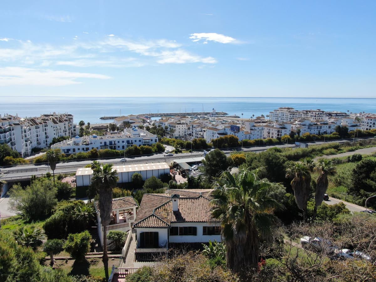 Detached Villa in San Luis de Sabinillas — photo 3 of 10