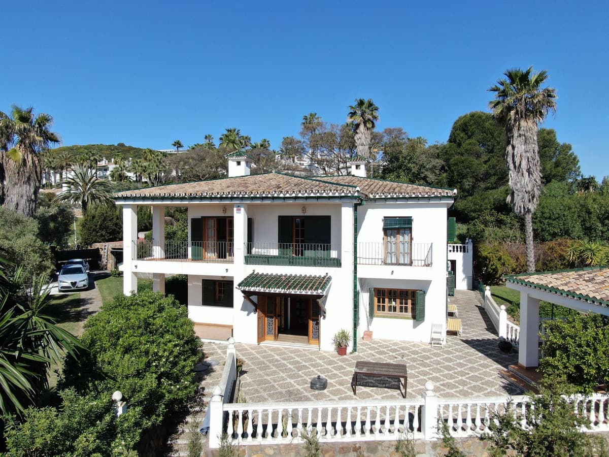Detached Villa in San Luis de Sabinillas — photo 4 of 10