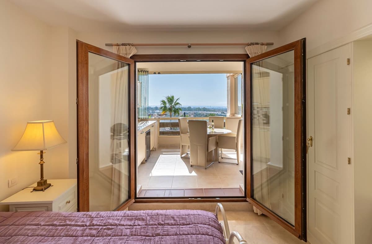 Middle Floor Apartment in El Paraiso — photo 3 of 10