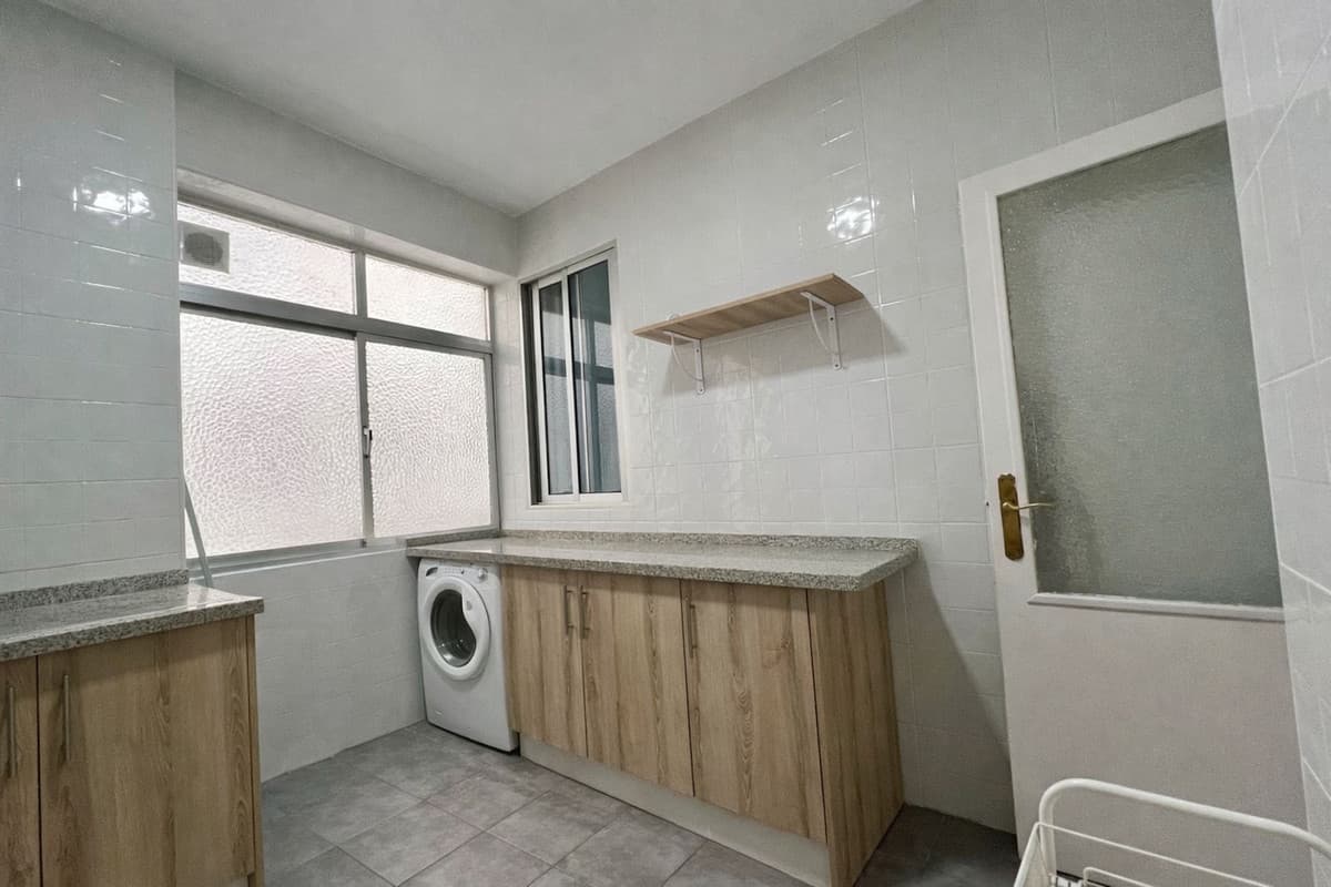 Middle Floor Apartment in Málaga — photo 8 of 10