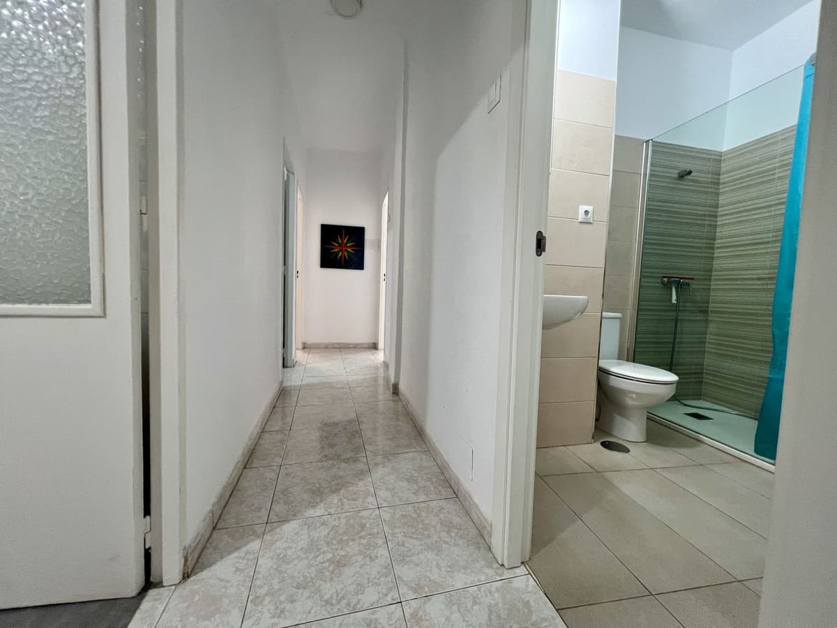 Middle Floor Apartment in Málaga — photo 10 of 10