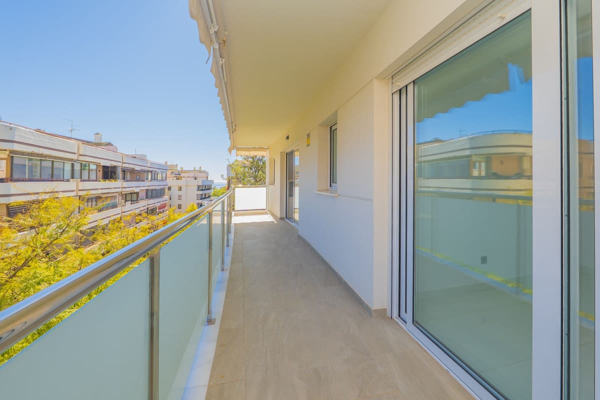 Middle Floor Apartment in Marbella — photo 2 of 10
