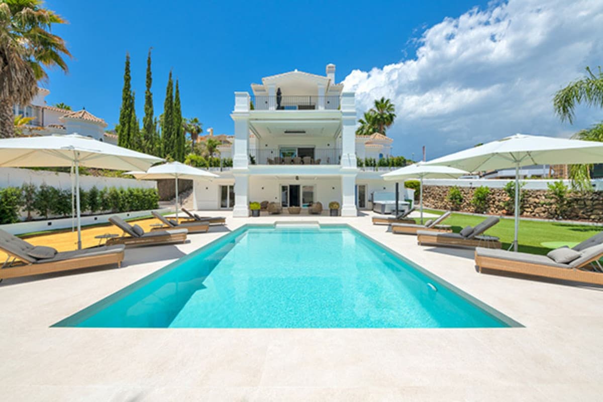 Detached Villa in Nueva Andalucía — photo 3 of 10