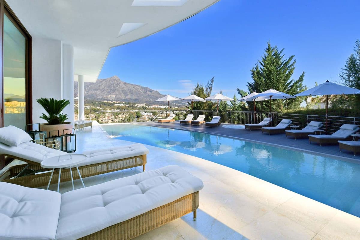 Detached Villa in Nueva Andalucía — photo 3 of 10