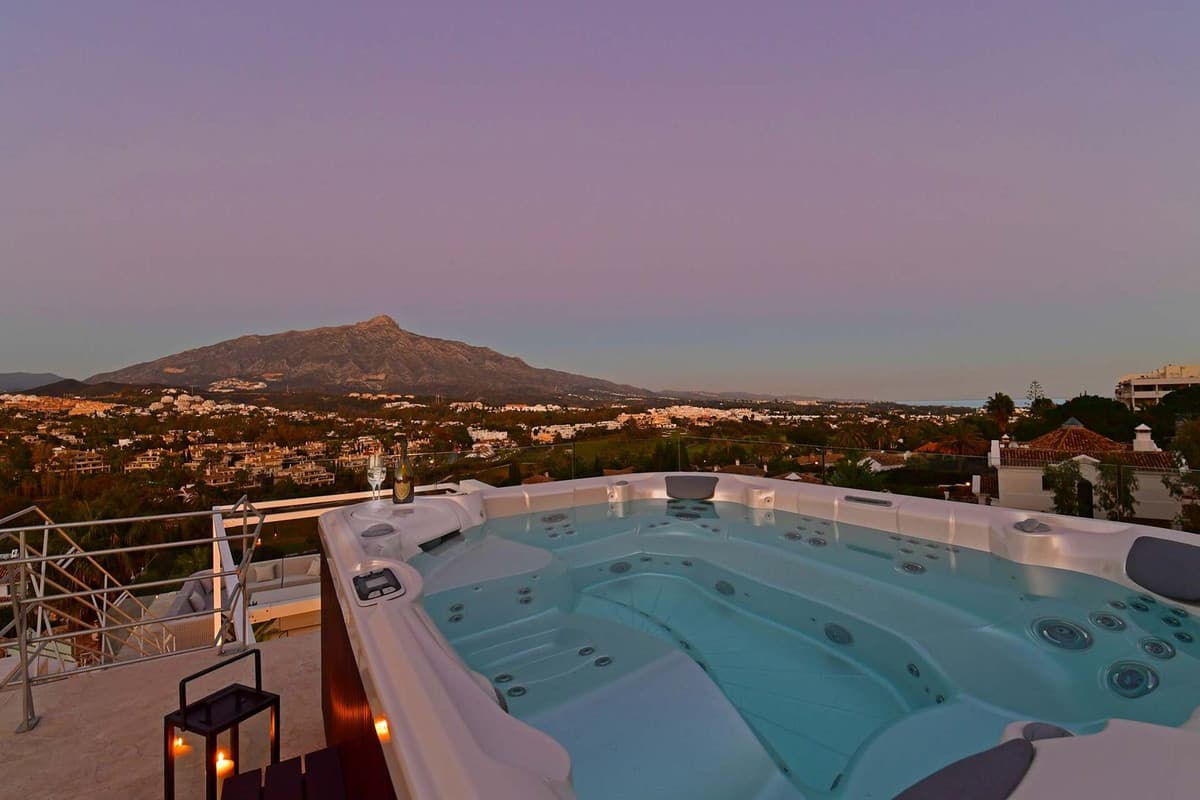 Detached Villa in Nueva Andalucía — photo 7 of 10