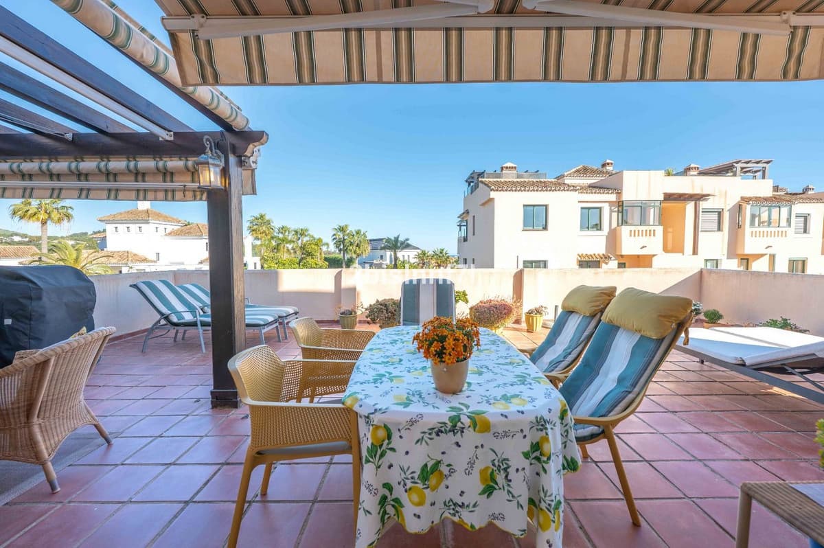 Middle Floor Apartment in Elviria — photo 2 of 10