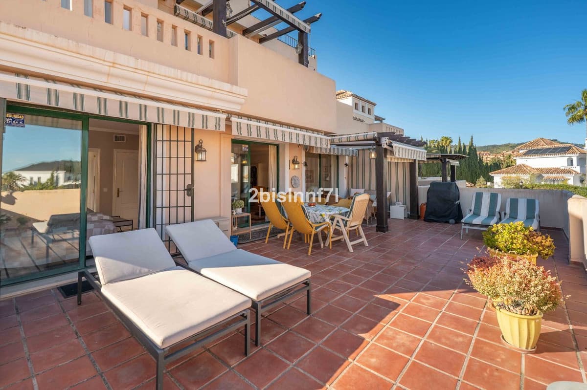 Middle Floor Apartment in Elviria — photo 4 of 10