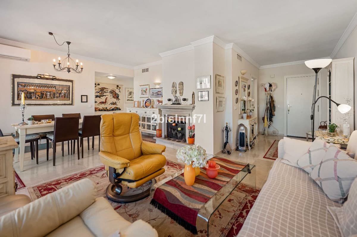 Middle Floor Apartment in Elviria — photo 6 of 10