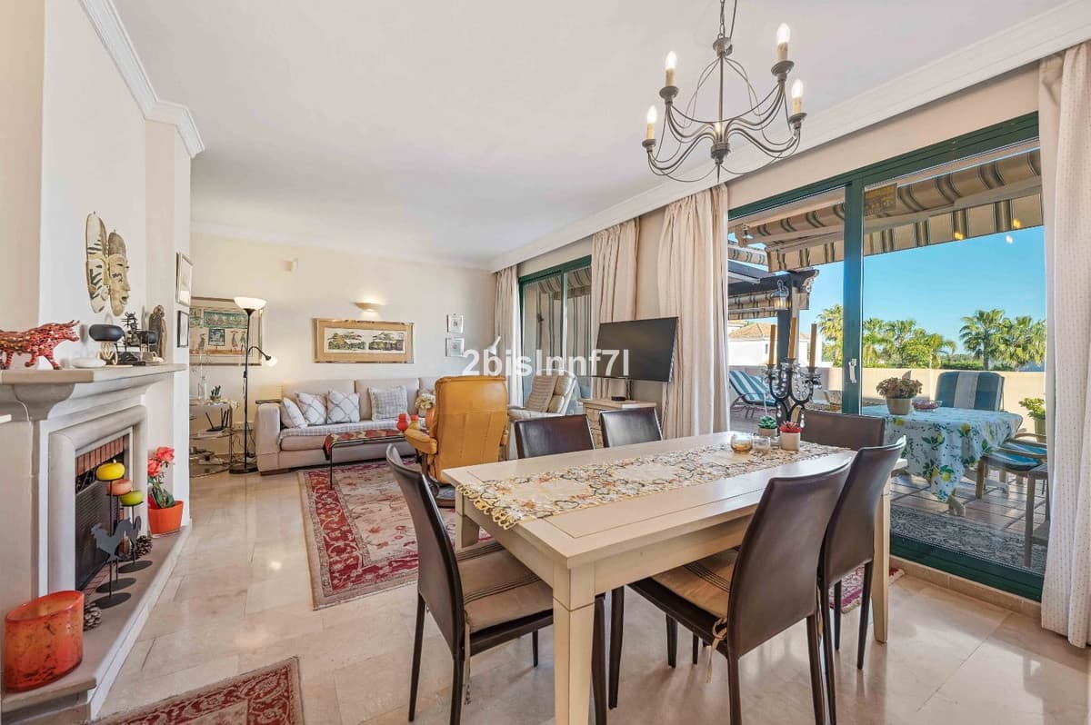 Middle Floor Apartment in Elviria — photo 7 of 10