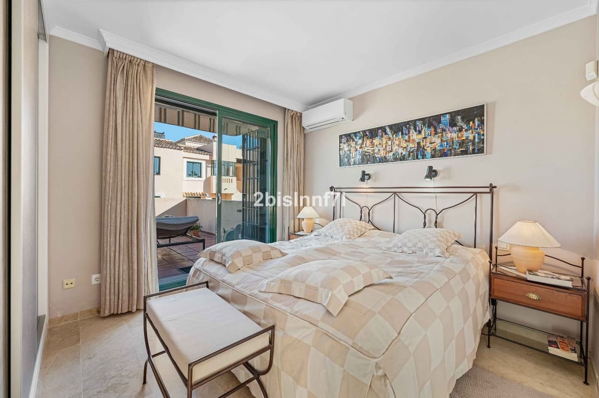 Middle Floor Apartment in Elviria — photo 9 of 10
