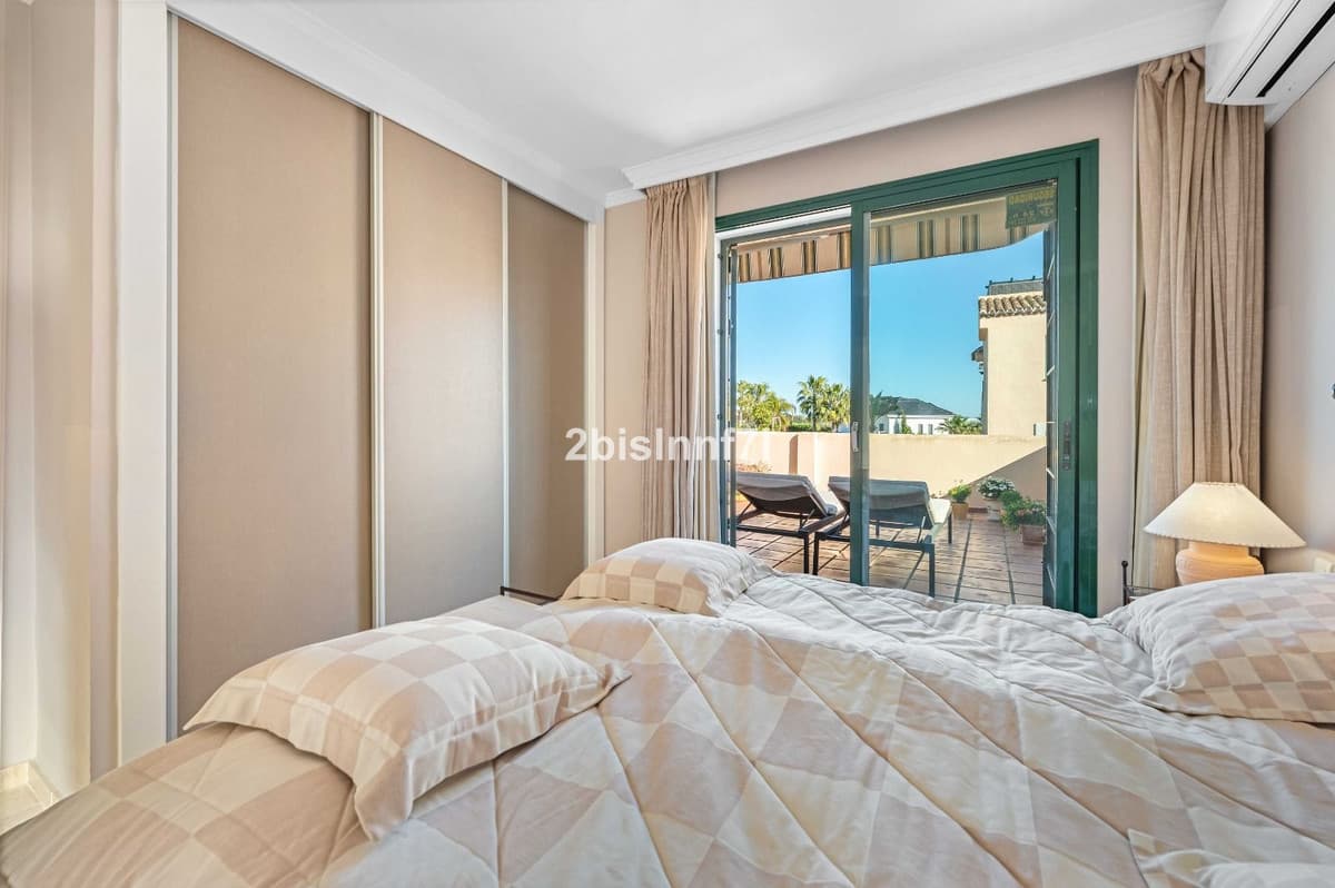 Middle Floor Apartment in Elviria — photo 10 of 10