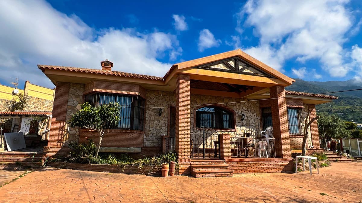 Detached Villa in Valtocado — photo 1 of 10