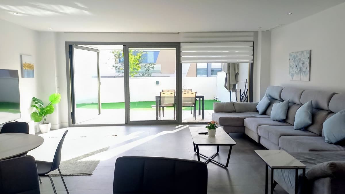 Townhouse in El Chaparral — photo 3 of 10