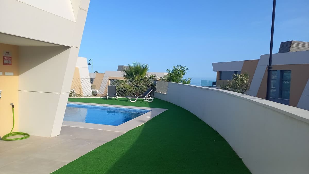 Townhouse in El Chaparral — photo 4 of 10