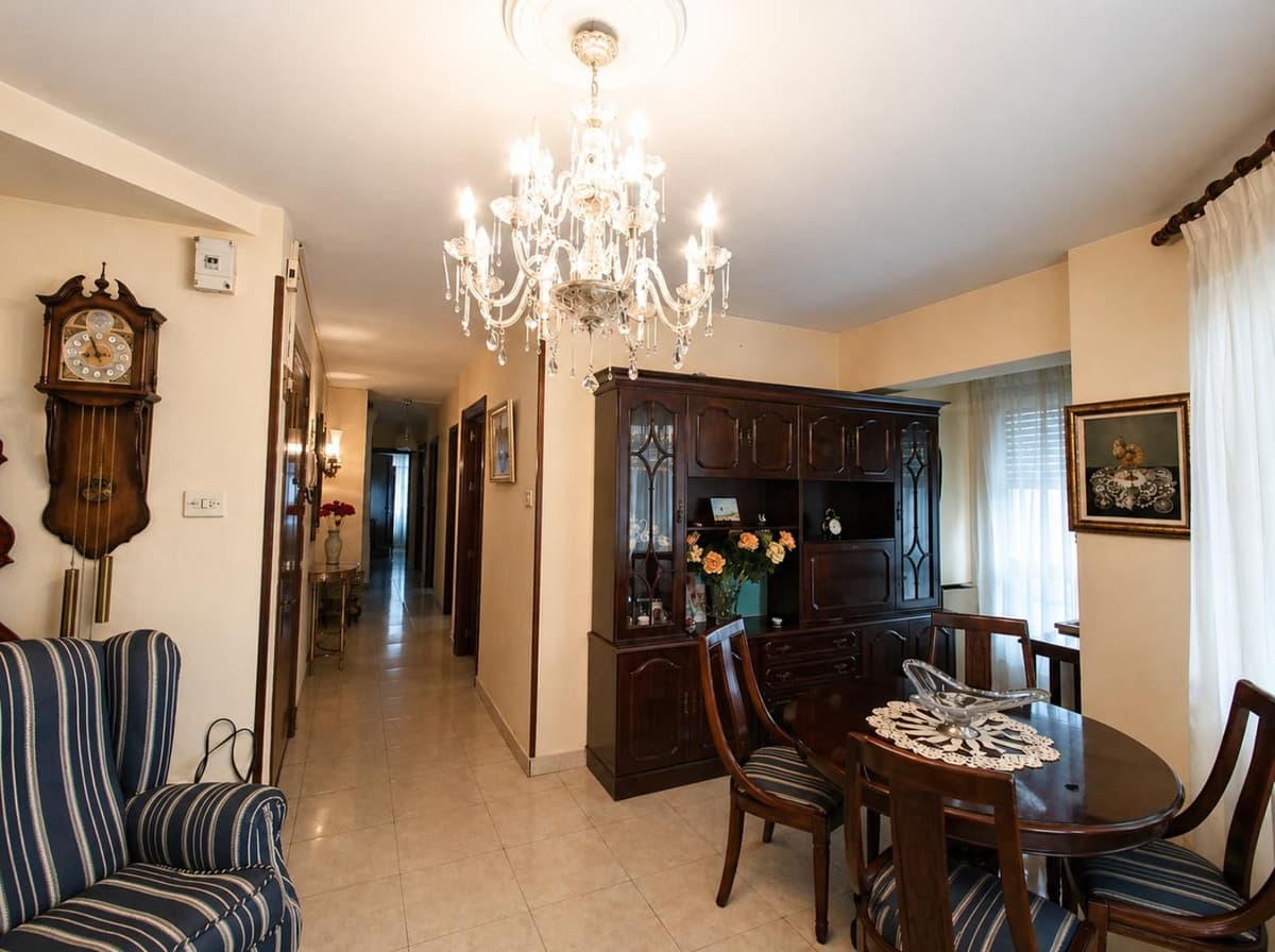 Middle Floor Apartment in La Trinidad — photo 1 of 10