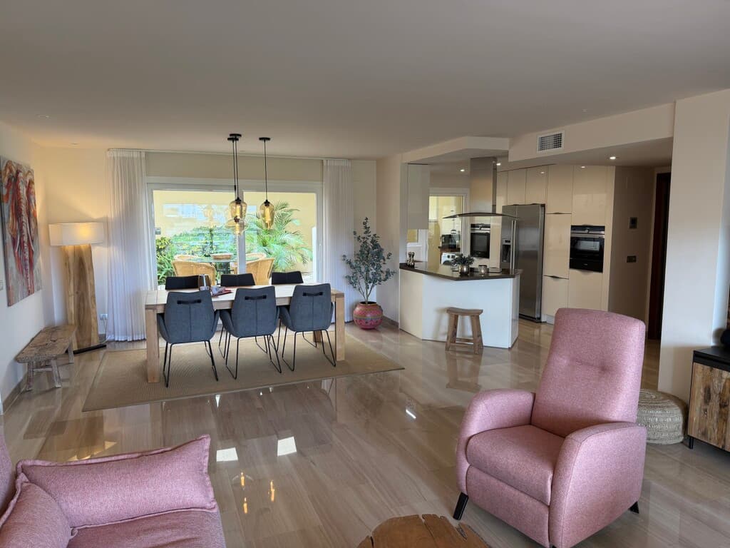 Middle Floor Apartment in Mijas Costa — photo 1 of 10
