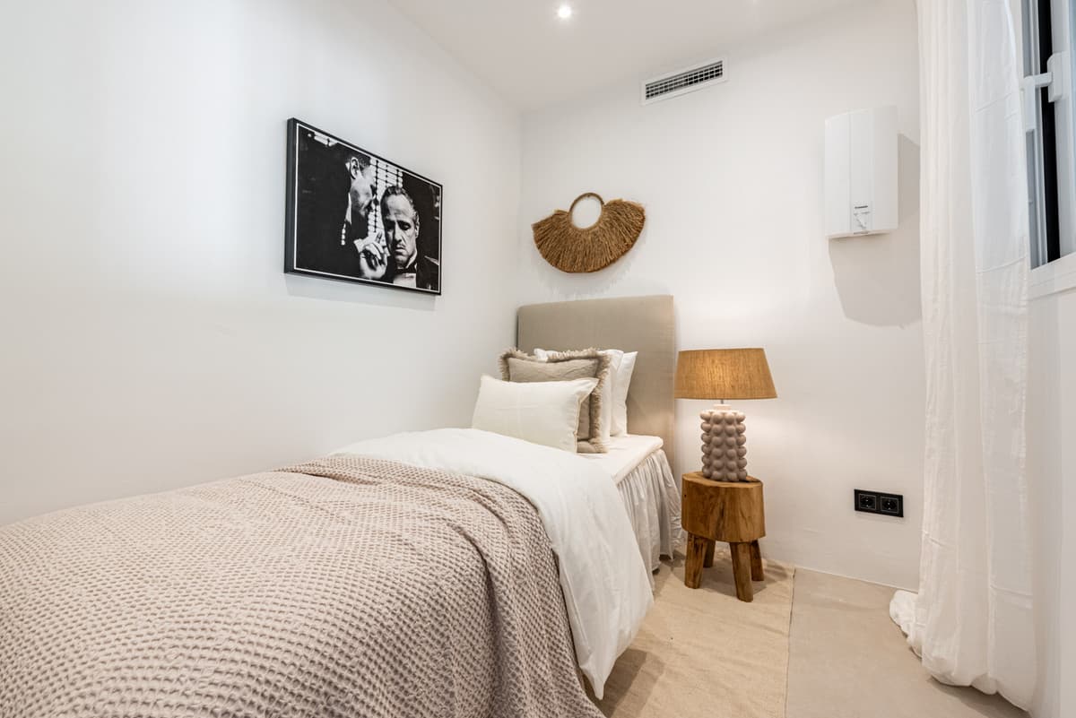 Middle Floor Apartment in La Quinta — photo 4 of 10
