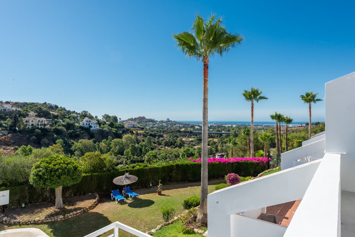 Middle Floor Apartment in La Quinta — photo 8 of 10