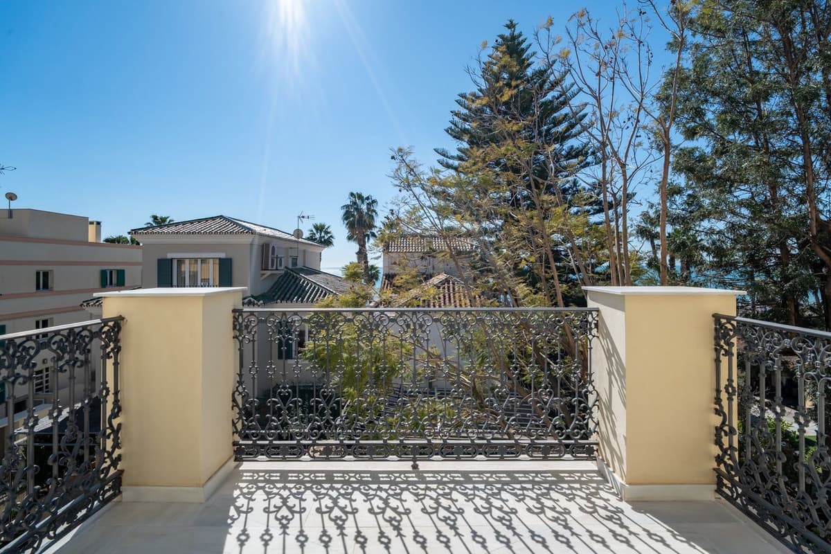 Penthouse Duplex in Monte Sancha — photo 8 of 10