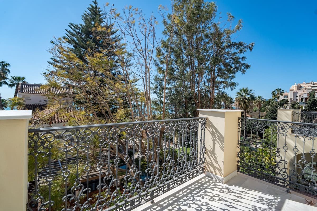 Penthouse Duplex in Monte Sancha — photo 9 of 10