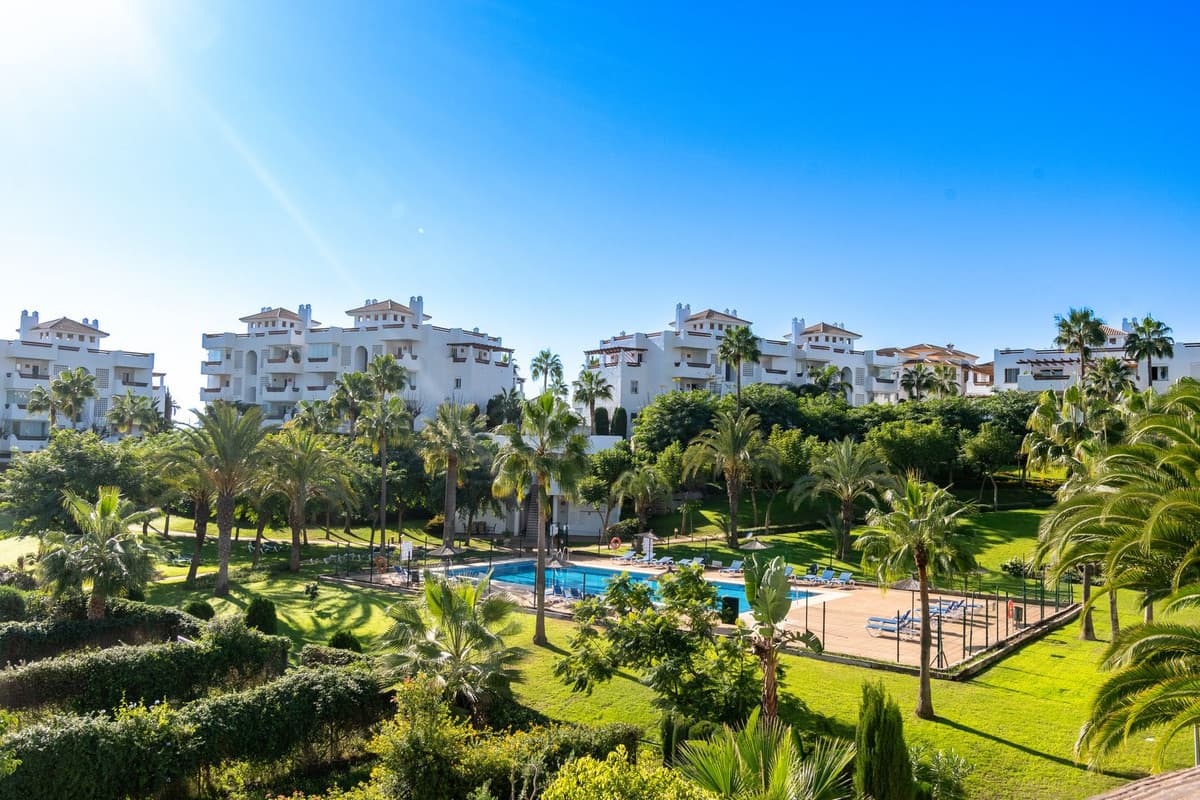 Middle Floor Apartment in Estepona — photo 1 of 10